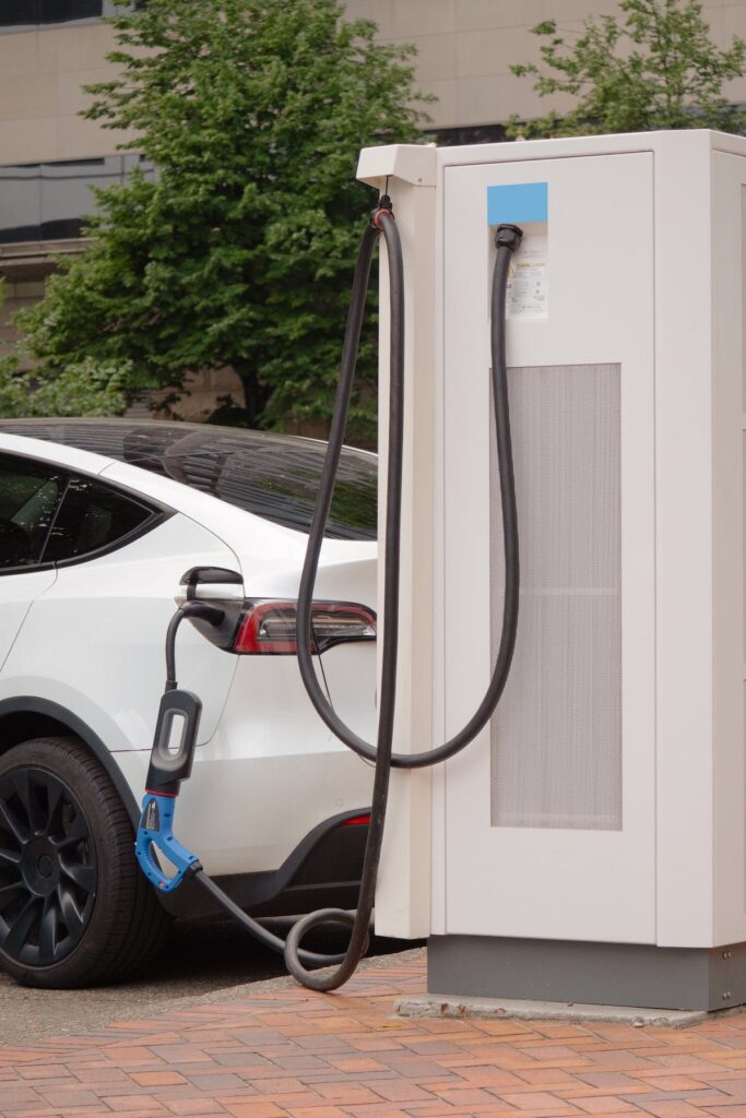 Samochody elektryczne - ładowarki - ładowanie baterii/akumulatora