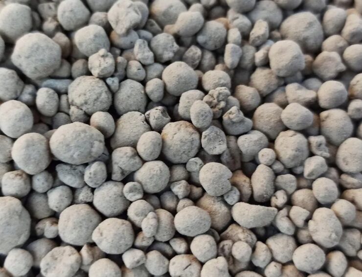 Granulat bazaltowy - naturalny, wszechstronny nawóz dla rolnictwa (i nie tylko)