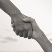 Co to jest bezinteresowna pomoc?