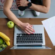 Czym jest biohacking i jak może wpłynąć na zdrowie?