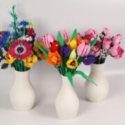 Wazon na kwiaty LEGO Botanicals oraz sztuczne i suszone bukiety
